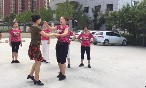 大妈广场舞视频,活力四射，舞动人生